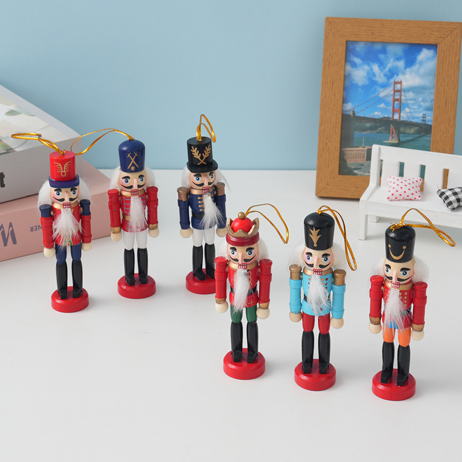 Nutcracker Figurine - 6 قطع من دمى كسارة البندق
